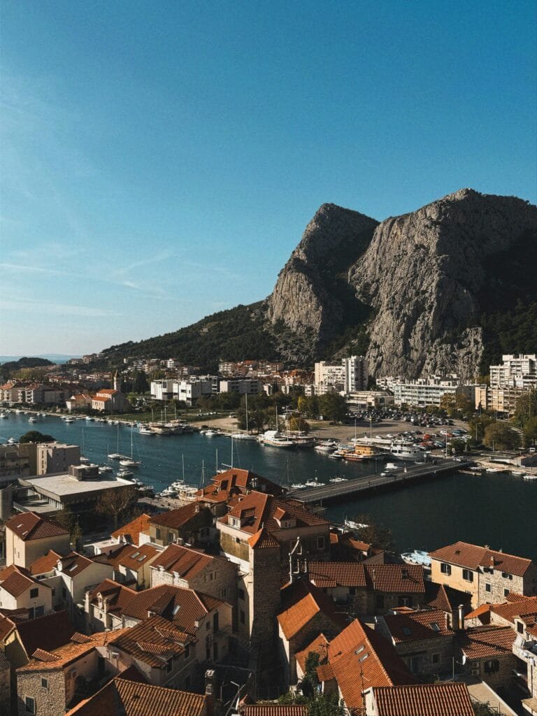 Bezoek Omis
