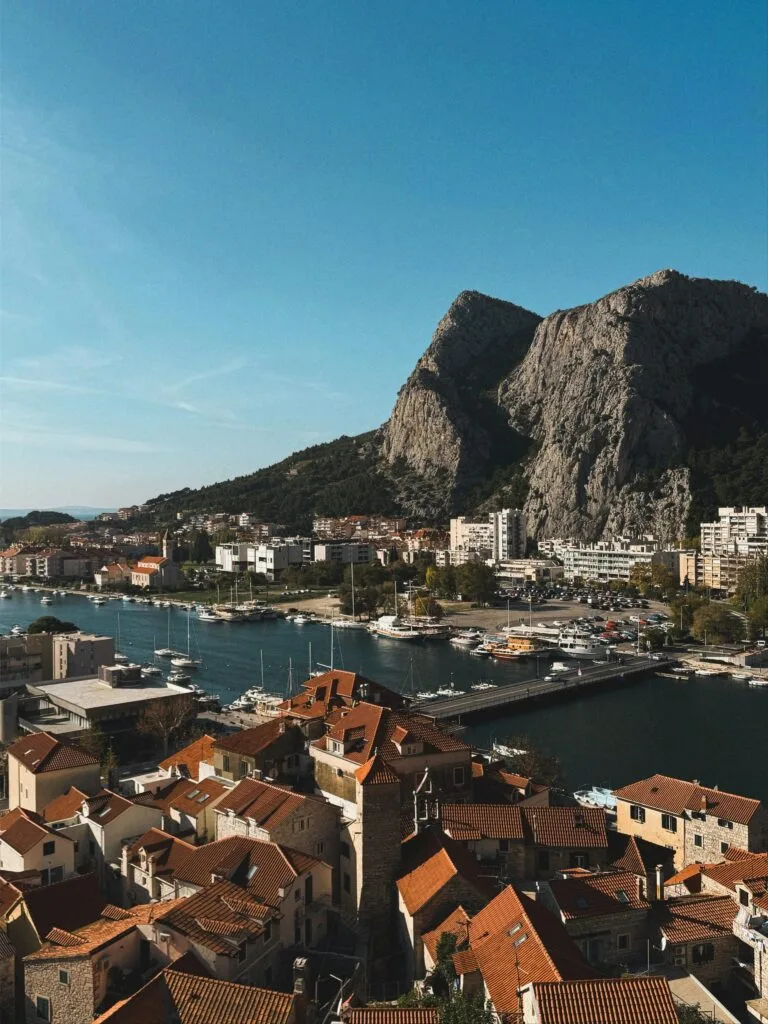 Bezoek Omis