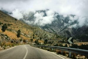 Auto huren in Albanië: alles wat je moet weten (+ route tips)